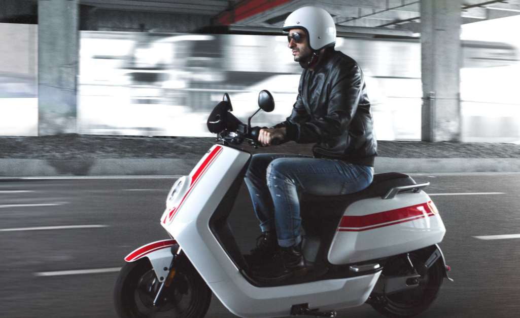 亮点:支持1小时闪充,续航180公里以上小牛电动车虽然在主流的电动车中