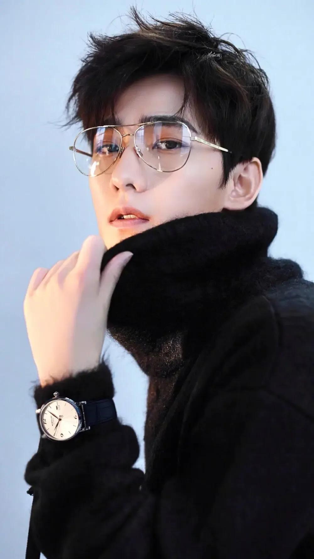 三大军艺校草——沙溢、沈腾、杨洋。看看他们年轻的时候有多帅