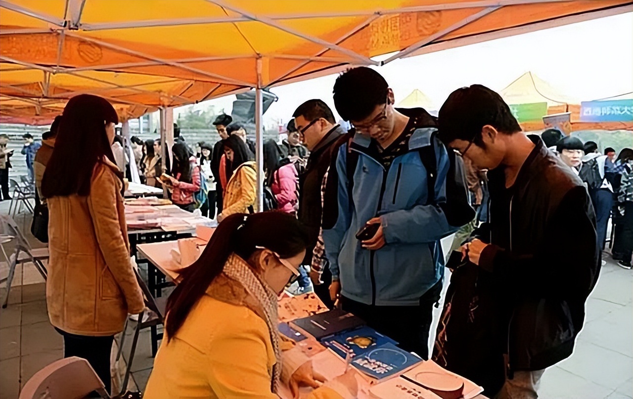 24岁学霸离世捐献5器官，丧子后第10天，父亲回老家工地搬砖