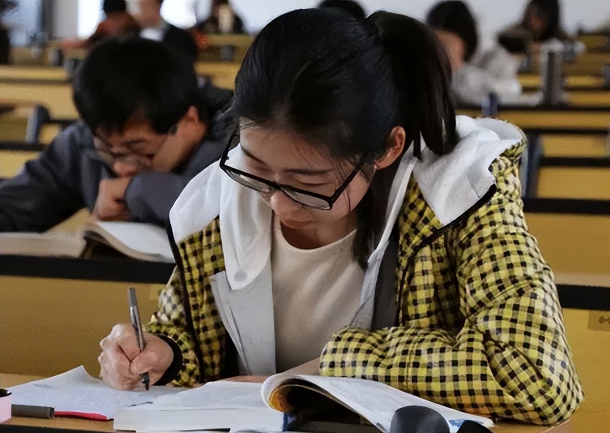 研究生才有的“隐藏福利”，本科生羡慕不已，难怪考研热度这么高