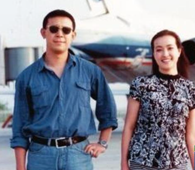 年龄不是问题！这些娱乐圈“老男人”，为何妻子越换越年轻？