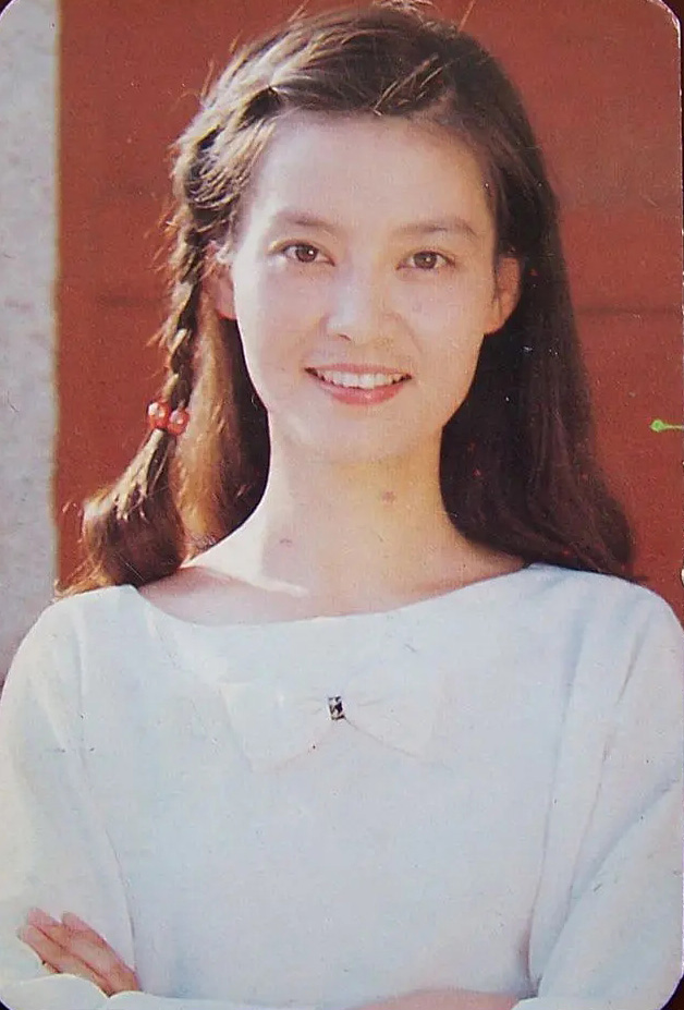 谁说她们只能演妈妈？这9位女星年轻时颜值惊人，不输现在流量花