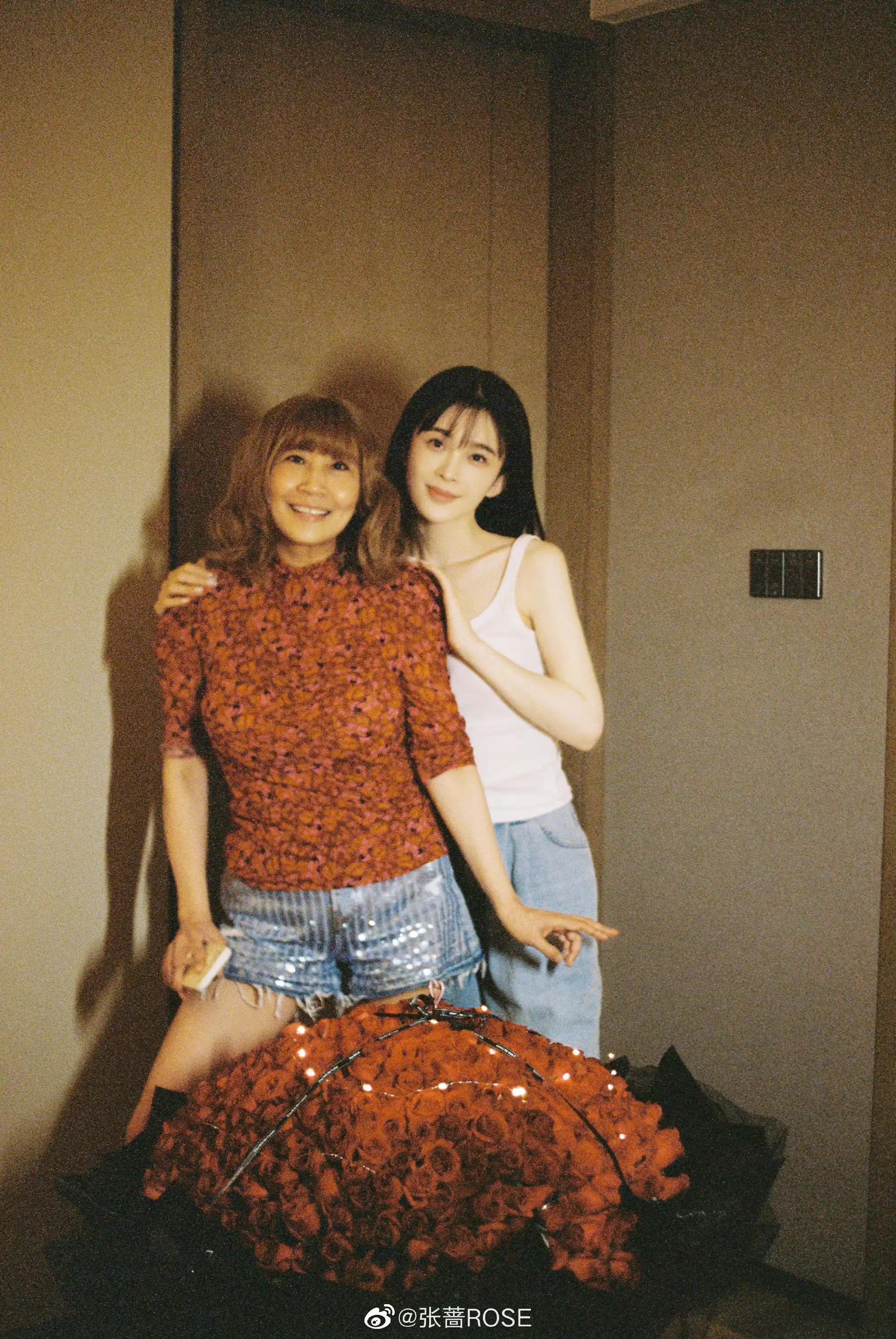 赵樱子cos张蔷爆炸头造型