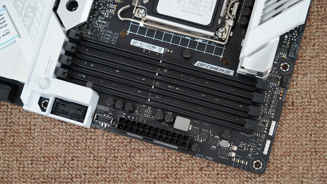 扫雷不卡？12700KF+Z690吹雪+DDR4 5000+3080Ti打造了一台黑白主机