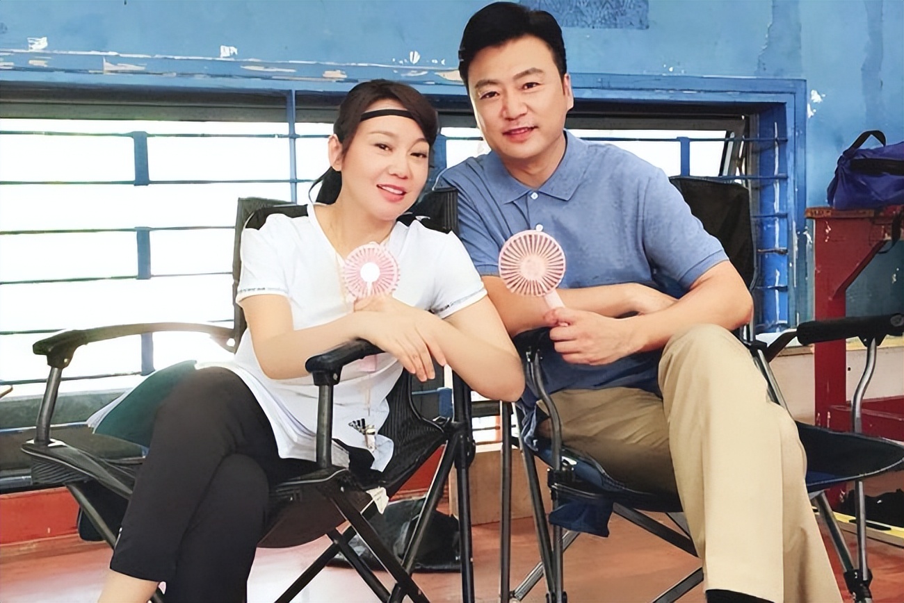 闫妮同学李至强：演完《突围》再演《幸福到万家》，换张脸没认出