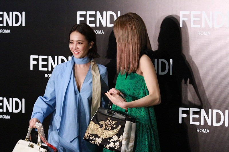 容祖儿蔡依林气场都好强，穿的裙子都不带收腰，却也很高级