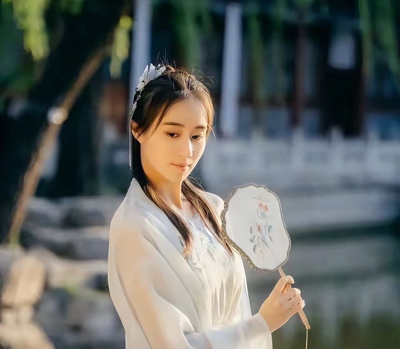 何超莲与何超欣，未来三房四房比拼的重点