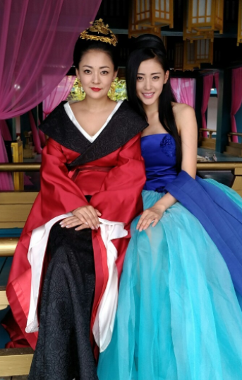 离婚13年后，连奕名和陈佳妍的生活状况有何不同？