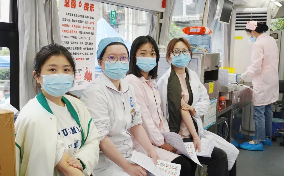 「白衣传情，为爱之名」犍中医无偿献血28100ml