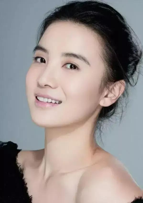 请欣赏20位女明星清纯唯美的高清美照