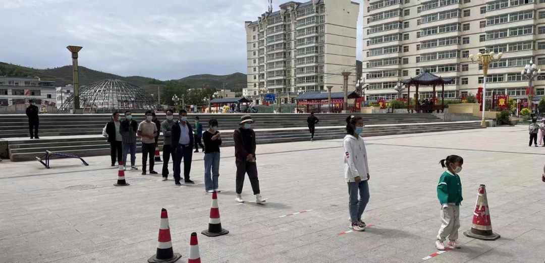 临潭：核酸采样有速度，疫情防控有温度