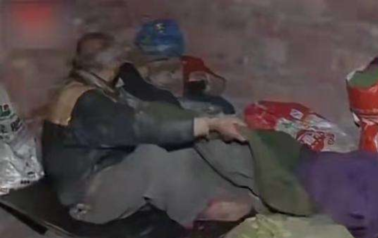 1995年，四川女大学生被120元卖给55岁老汉，2人跟牲口住了17年