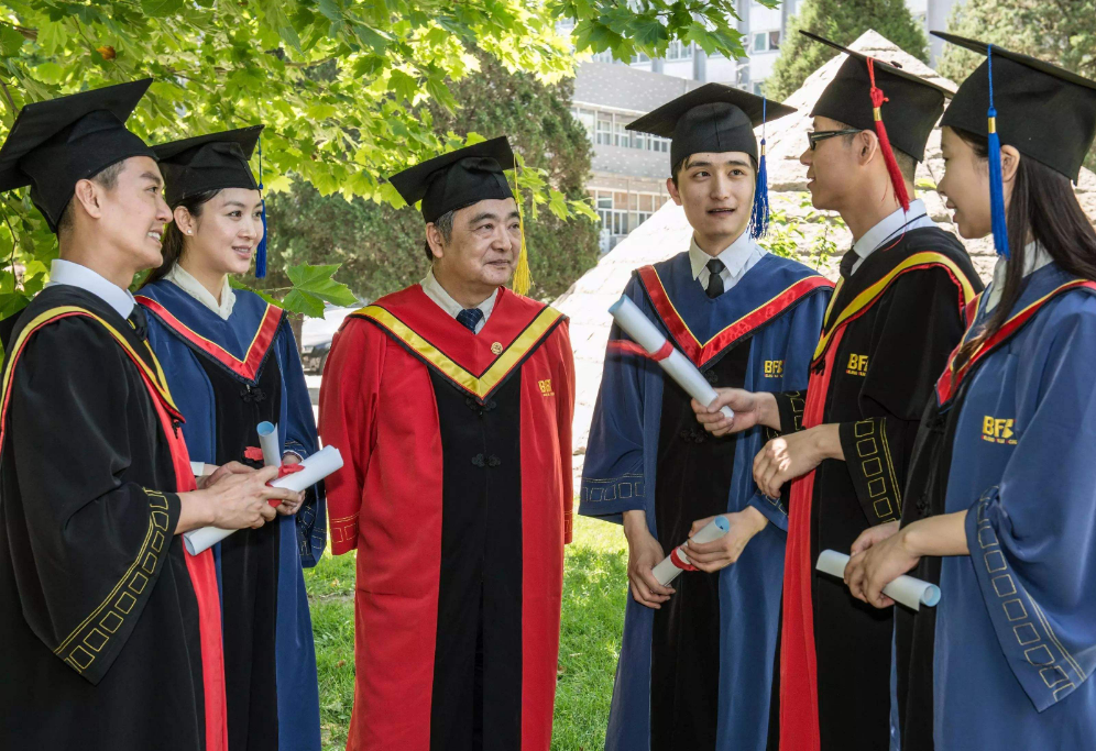 2022研究生又遇“拦路虎”，学费恐成大麻烦，部分专硕高达31.8万