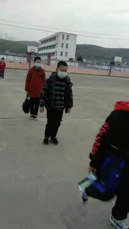 寺湾镇中心学校：“疫”不容辞尽职责