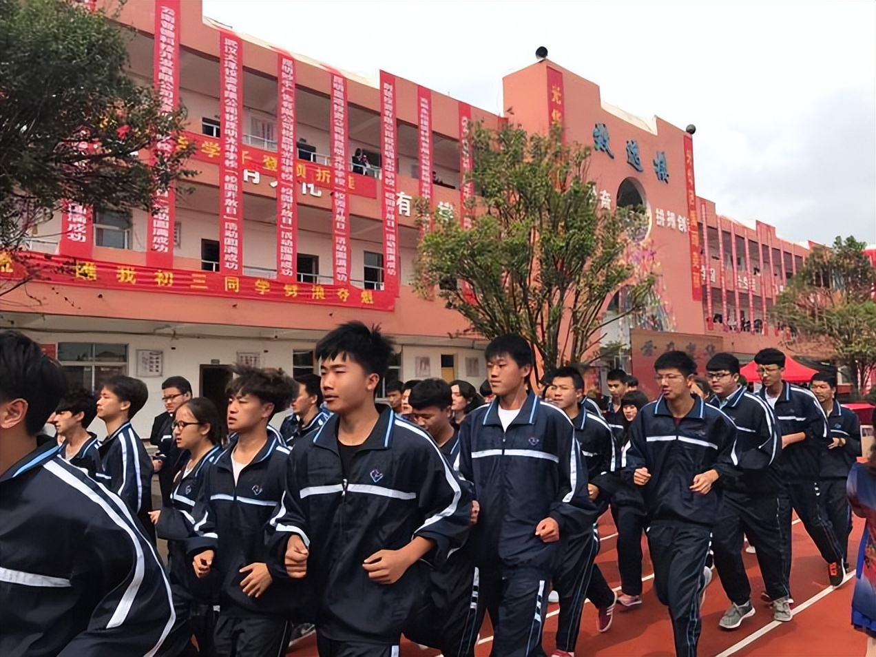 高中生迎来坏消息，高考增设“身份要求”，部分考生或将无缘高考