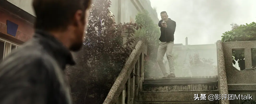 2022年度最爽动作电影《灰影人》：从头打到尾，拳拳到肉