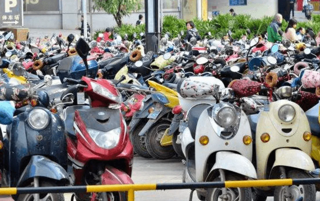 回收废旧电动车有多暴利?我们拿它当废铁,有人却靠它年入百万