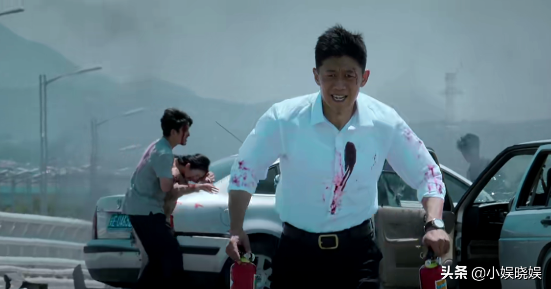 《庭外》高能开局，全员演技炸裂，捍卫司法公平，真相触目惊心