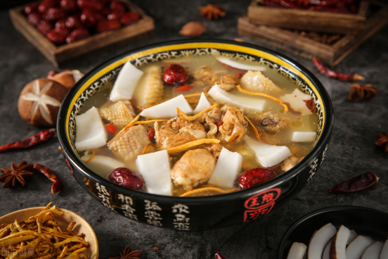 营养美味炖鸡汤秘诀：选材火候全掌握，滋补暖身又鲜香可口
