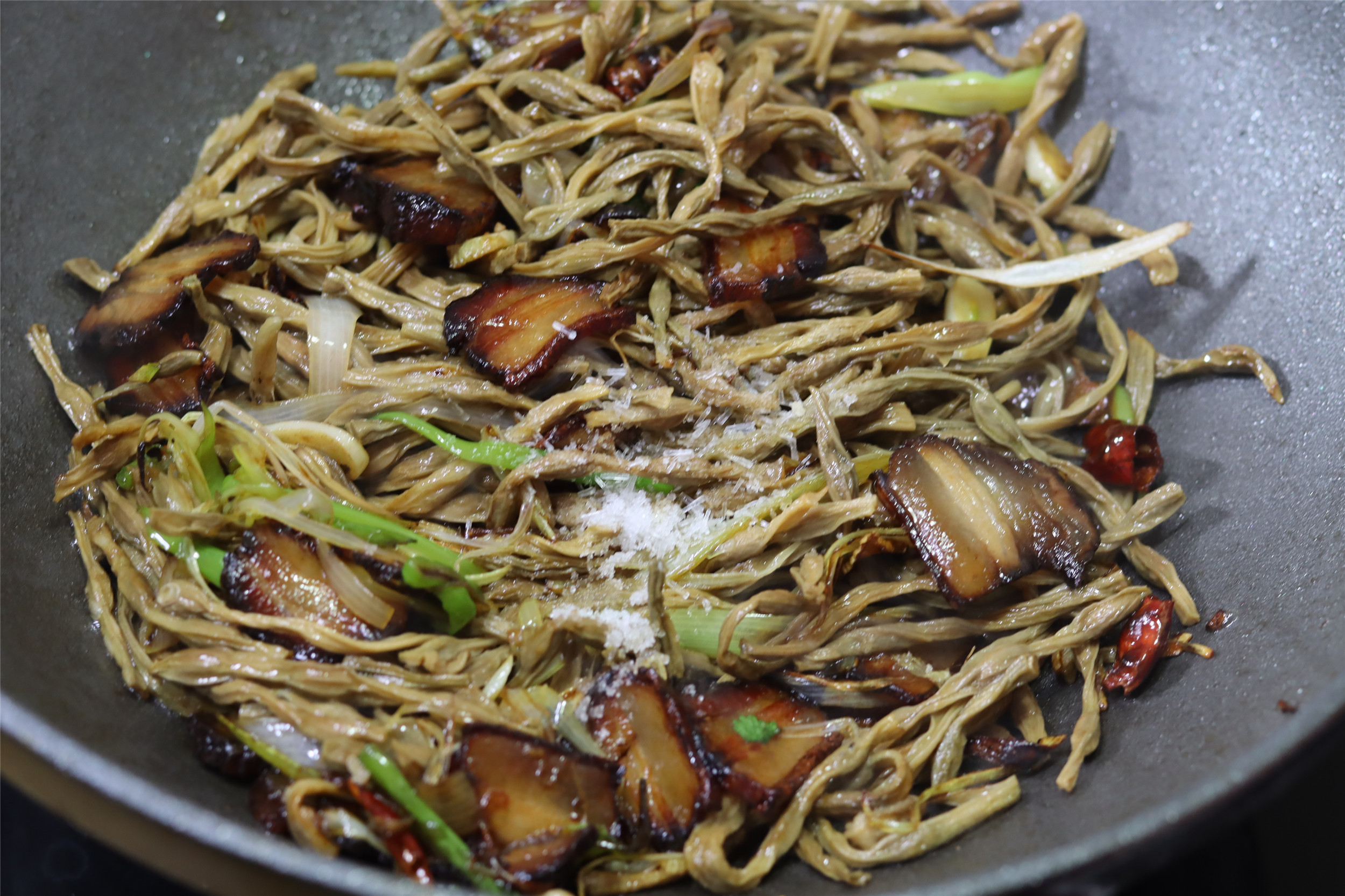 干豆角的做法大全家常菜（教你做入味好吃的干豆角炒腊肉）