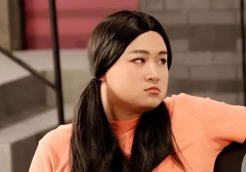 当然,这种五毛特效的另一个重要原因是当时剧组确实很穷,女主葛布就是