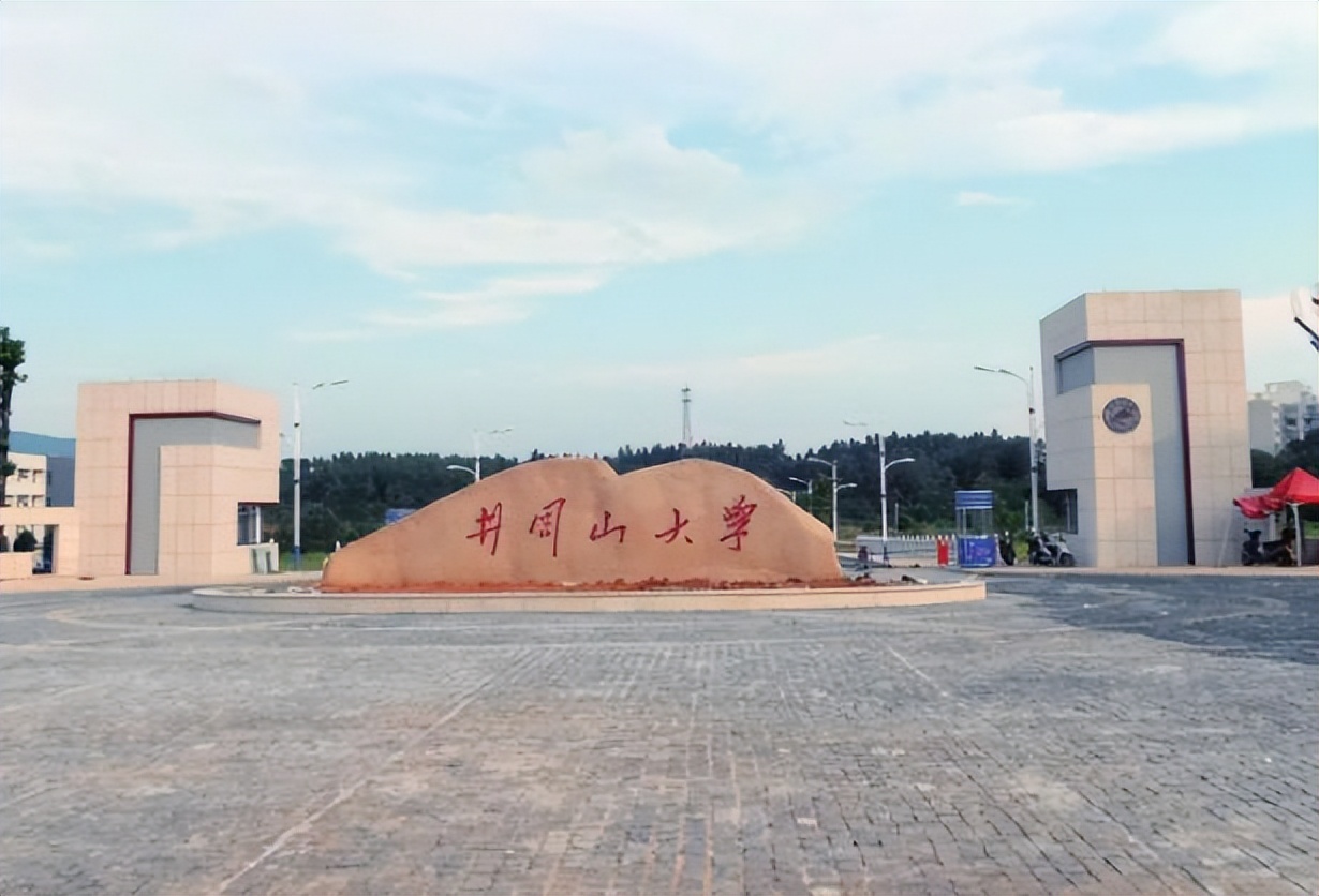 2022年江西大学排名新鲜出炉，分为四个梯队，南昌大学稳居第一