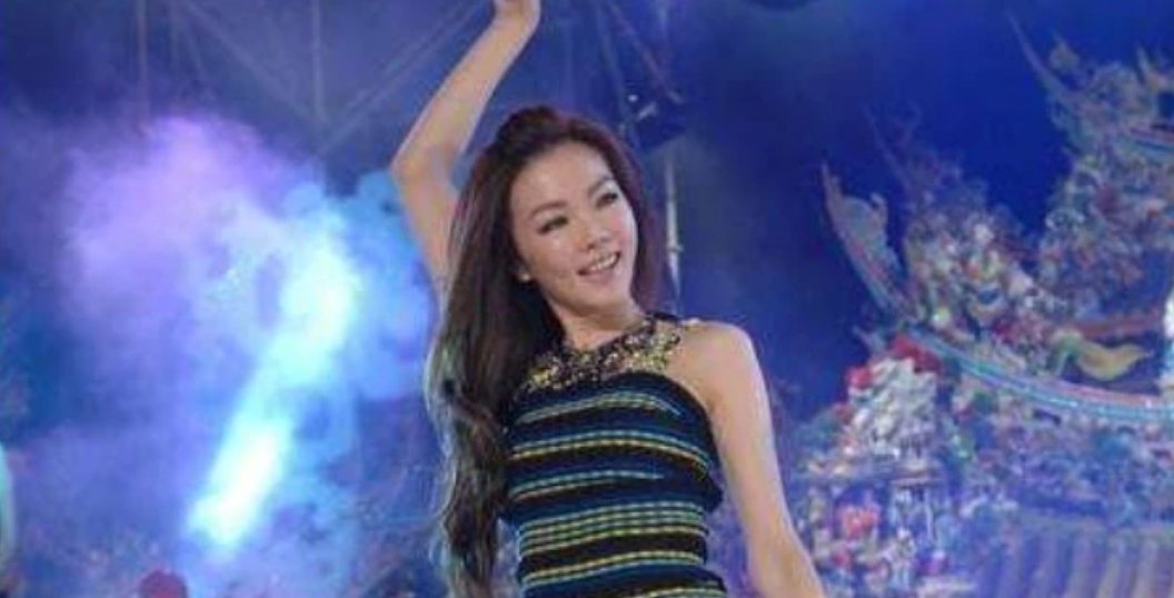 2017年，猪哥亮去世，生前背上数亿赌债，与女儿谢金燕互曝丑闻