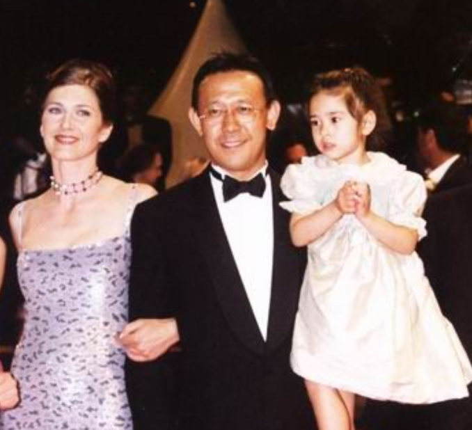 年龄不是问题！这些娱乐圈“老男人”，为何妻子越换越年轻？