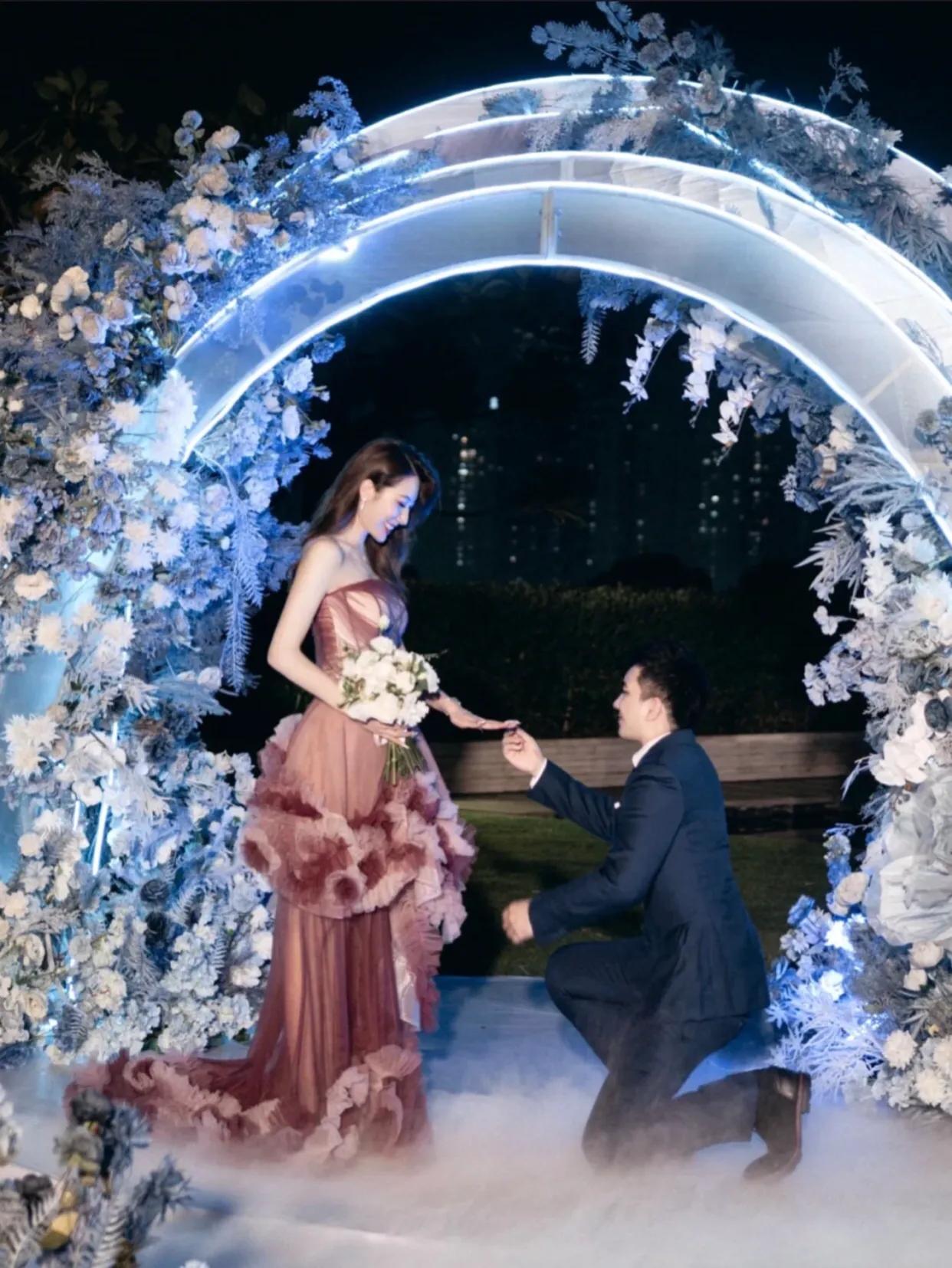 她是陈佩斯外甥女，毕业名校，办明星婚礼，产后住88万月子中心