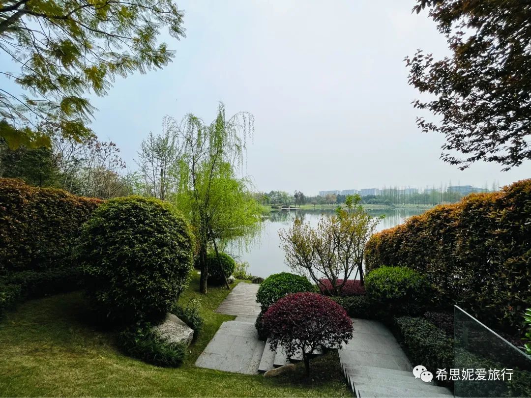 这间带温泉汤的大使套，四川地区万豪旗下，套房劵最佳使用地