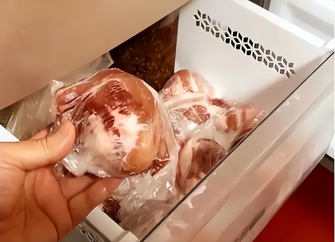 长期吃久冻的肉会致癌？冰箱里的肉冻多久不能吃？总结清楚了
