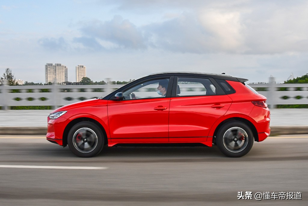 新车｜“买菜车”也能玩运动范？试驾体验2021款比亚迪e2