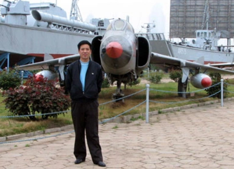 16秒生死抉择：为救村庄，飞行员李剑英三次放弃逃生，坠机而亡