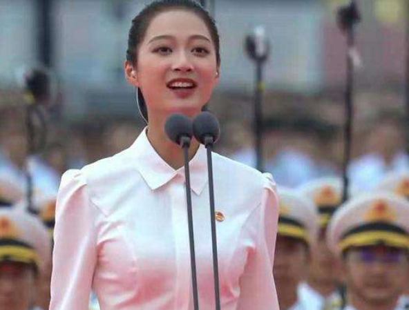 4名领诵员个个优秀，为啥唯独冯琳备受关注？杨澜一语道破玄机