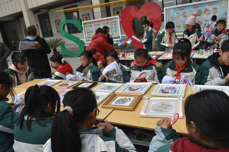 多彩社团，魅力思源——淅川县思源实验学校庆元旦社团汇报展演