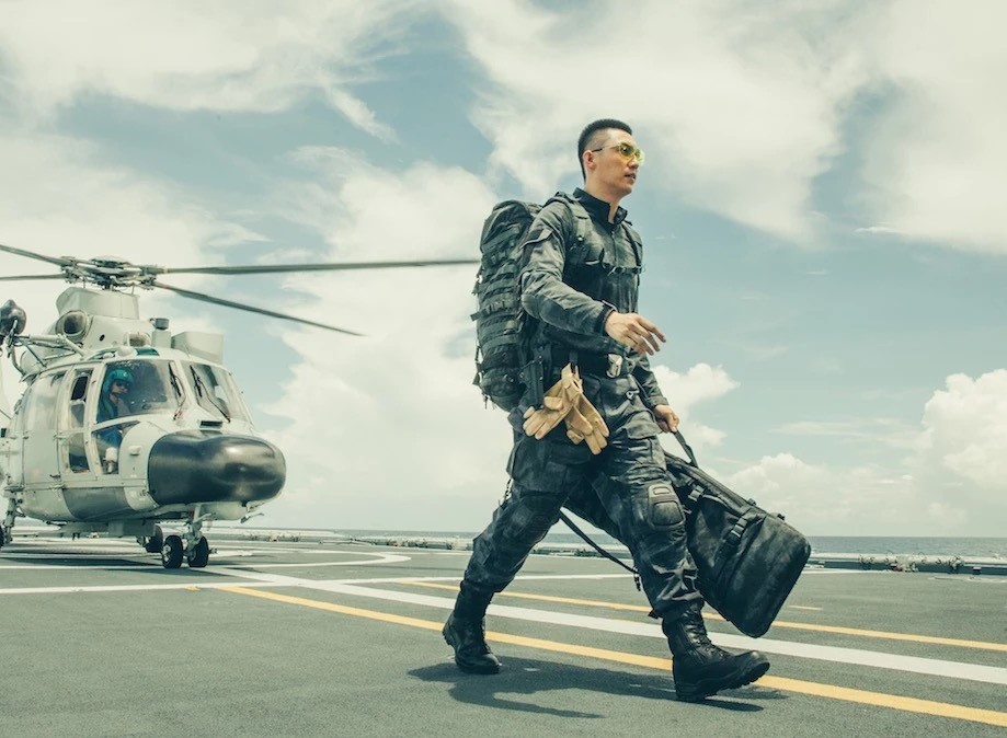 不够硬气别演“特种兵”！这12位男星告诉你，啥叫铮铮铁骨