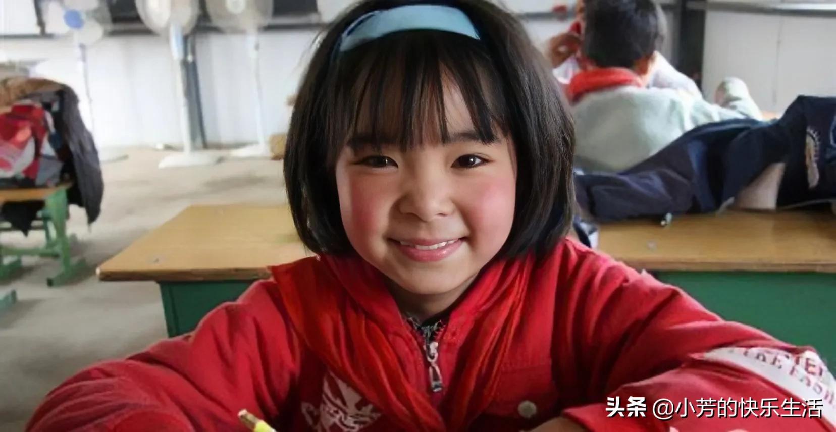 山东16岁女孩3度卖血养活继父一家7口，惨死后3个哥哥披麻戴孝