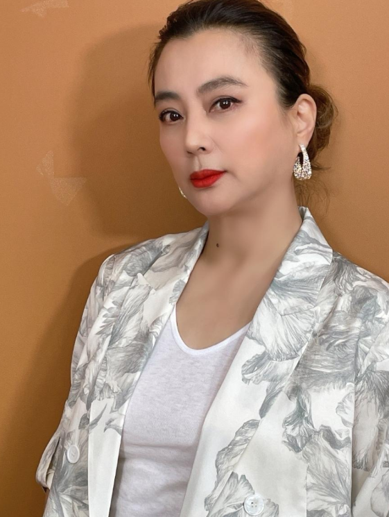 李玲玉个人资料简介（与初恋分手后，嫁外籍丈夫分居15年）
