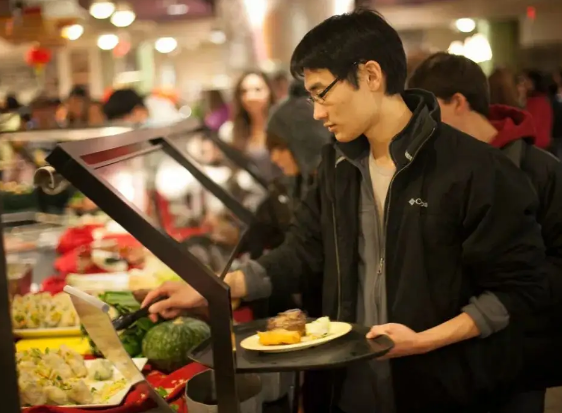 大学“阴间食堂”走红，边吃饭边觉得背后冒凉风，网友：地府风情