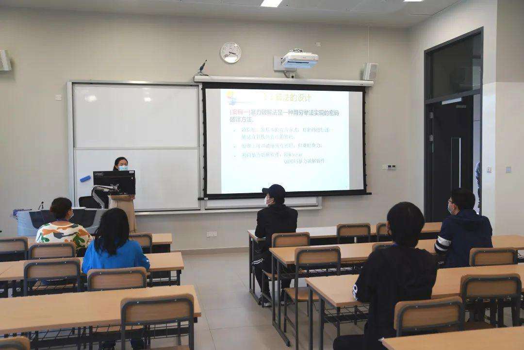 复旦高材生卧床啃老3年，对母亲拳打脚踢：我现在这样都是你害的