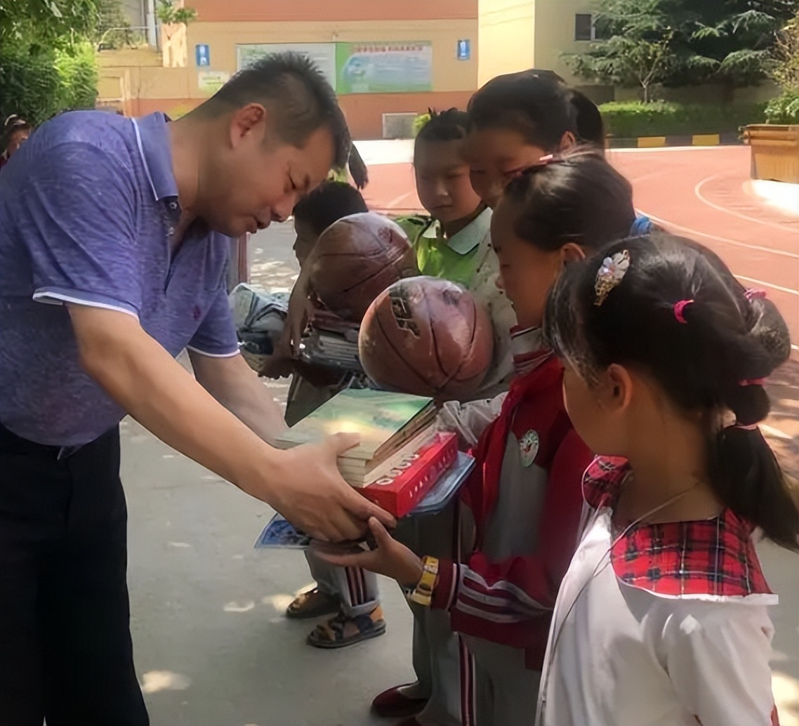 考上985就实现地位的转变了？资深老师的一句话，揭露了现实