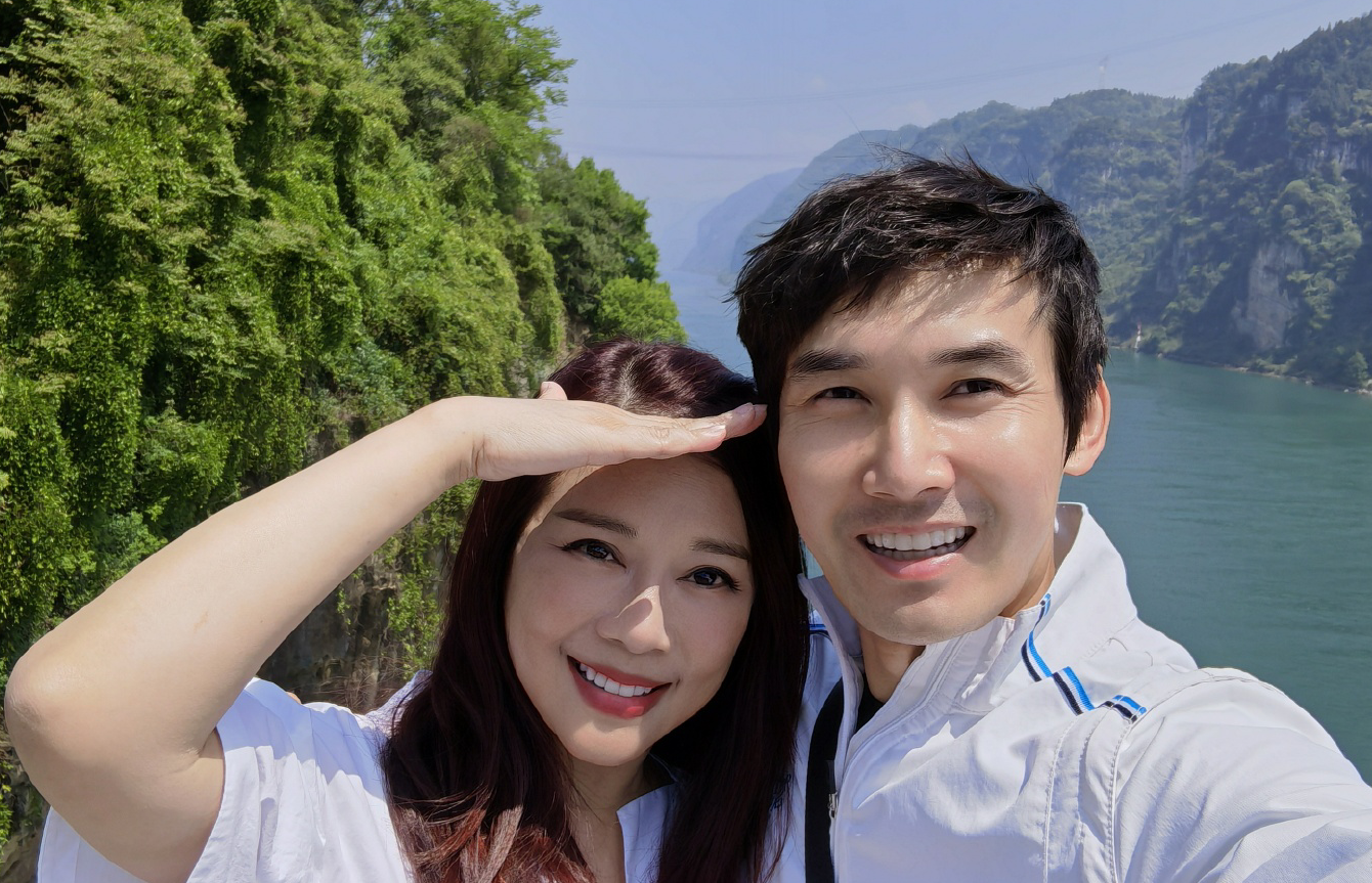 《天涯歌女》一炮而红,当时陈松伶搭档的都是张智霖,古天乐,郑少秋