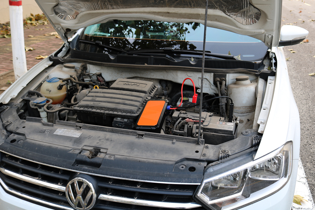 北方冬天必备 汽车电瓶强心剂—autowit超级电容汽车应急启动电源