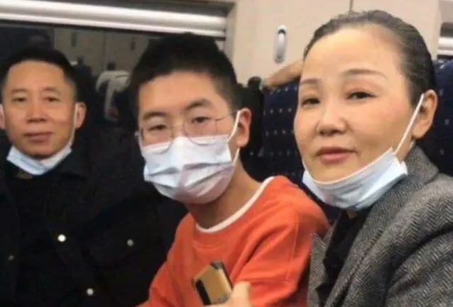 师生情深终须别，今朝分别待来期