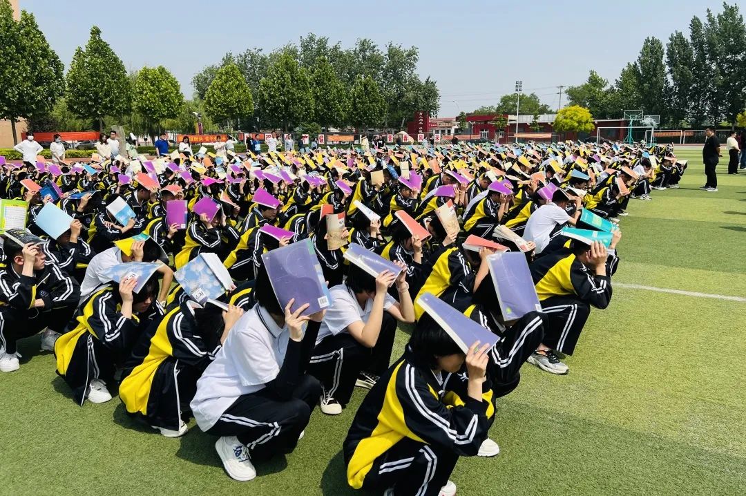 演練有方 應(yīng)急不慌丨廣宗太行中學(xué)開展防震防火緊急疏散演練
