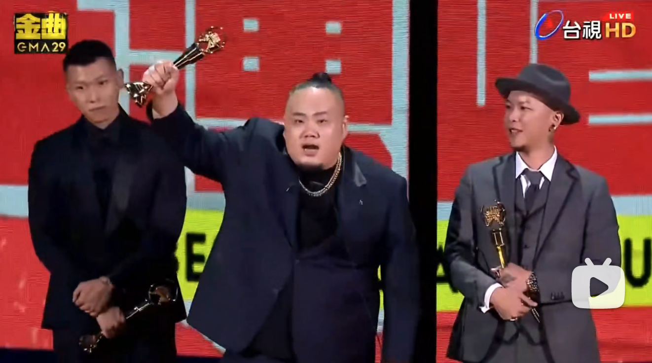 这是颁奖还是开业？金曲奖艺人造型齐翻车，现场变成乡村大舞台？