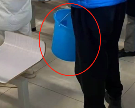 西北大学禁止学生食堂就餐，每个寝室派代表打饭，“饭桶”成亮点