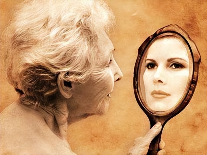 退休医生坦言：寿命长不是靠多走路和多睡觉，却是坚持这2件小事