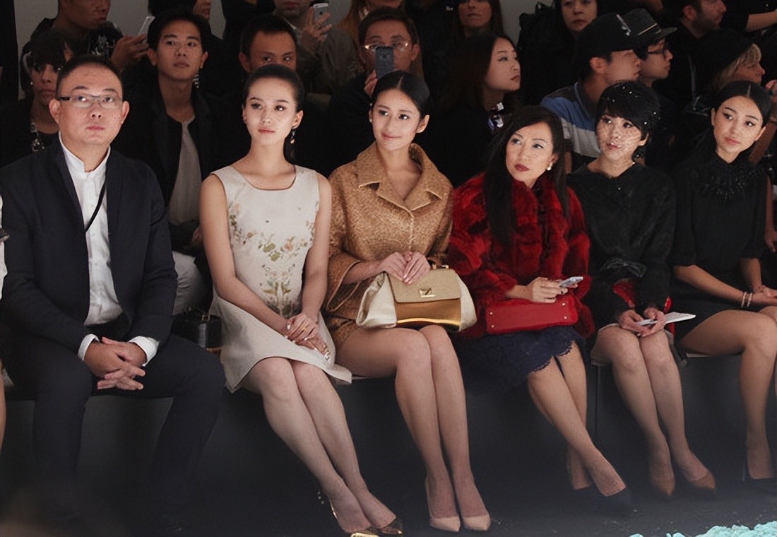 漂亮在气质面前不值得一提!33岁颖儿同框35岁刘诗诗差距一目了然