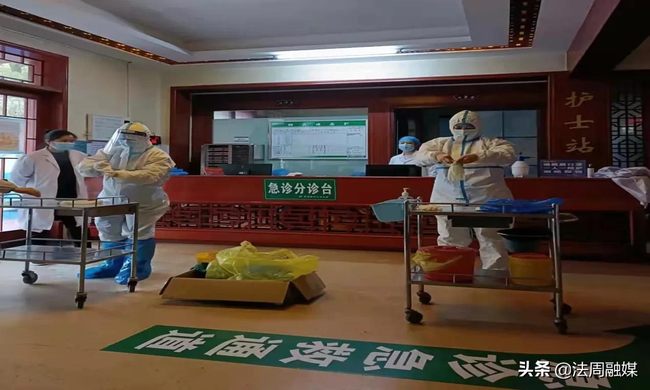 澧县梦溪镇中心卫生院举行“心肺复苏”急救和穿脱防护服演练活动